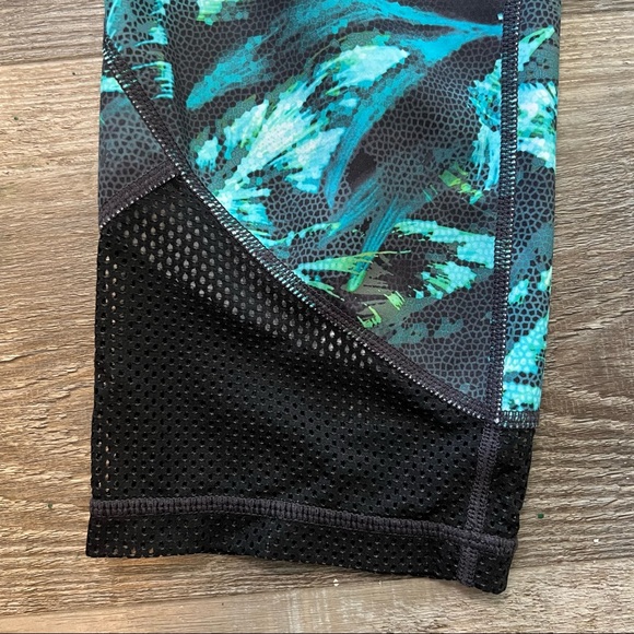 Athleta Napali capri leggings Medium - Picture 5 of 12